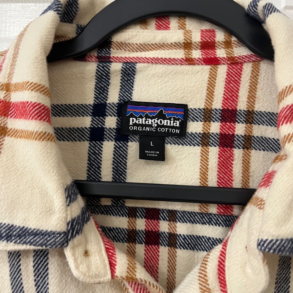 Patagonia Fjord Medium Weight Flannel‎ Shirt Sz L Cream Red Plaid Organic Cotton - Picture 2 of 7